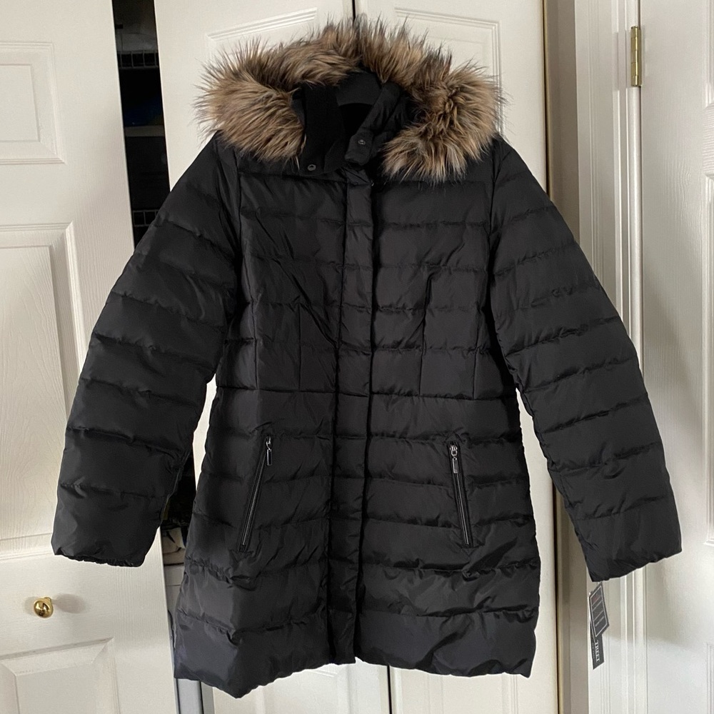 Women's Classic Down Coat with Faux-Fur Hood, size L NWT
